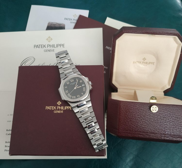 Patek Philippe Nautilus 3800 1a Steel Roman Index