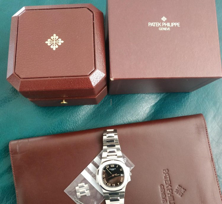 Patek Philippe Nautilus 3800 1a Steel Roman Index