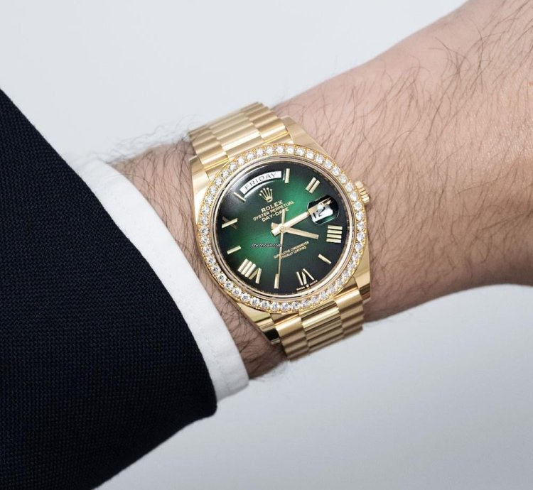 Rolex Day-date 40 228348rbr 18k Yellow Gold Diamond Bezel Green Roman Dial 40 Mm