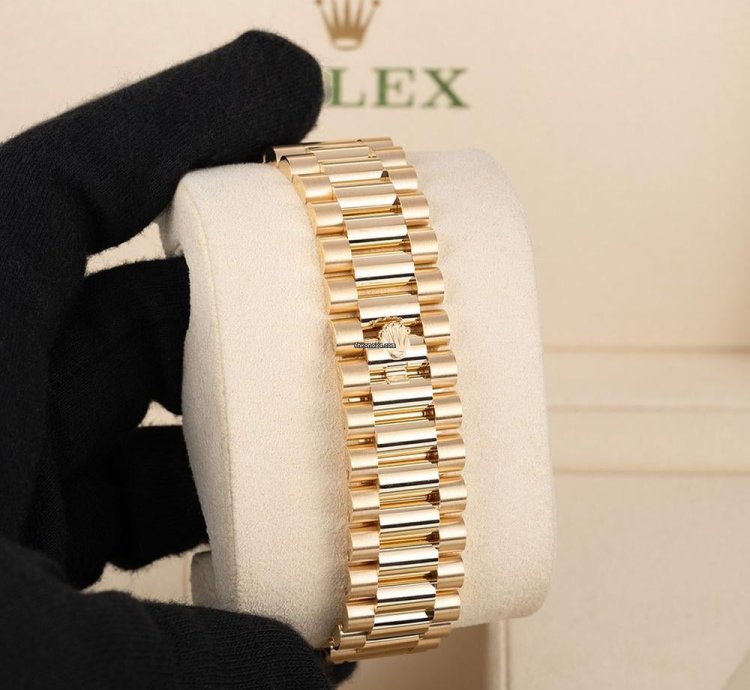 Rolex Day-date 40 228348rbr 18k Yellow Gold Diamond Bezel Green Roman Dial 40 Mm