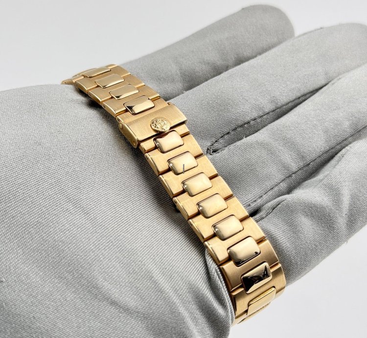 Patek Philippe Nautilus 3800 1j-001 Yellow Gold White Dial 2000