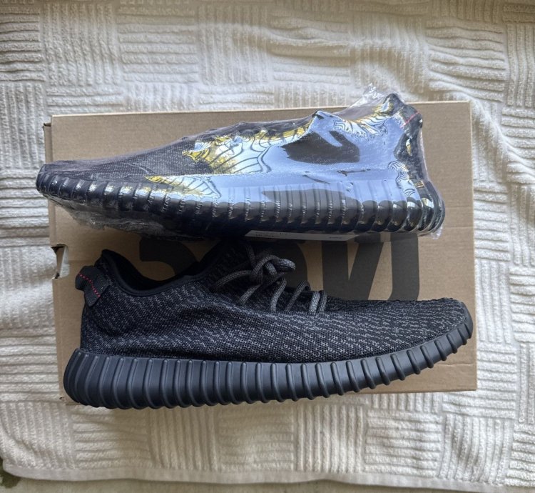 Yeezy 350 - Pirate Black 2023