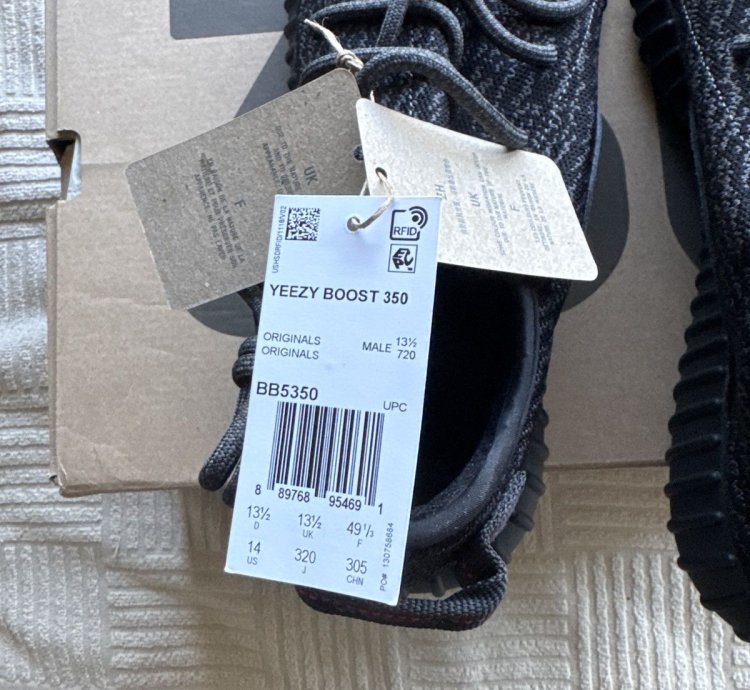 Yeezy 350 - Pirate Black 2023