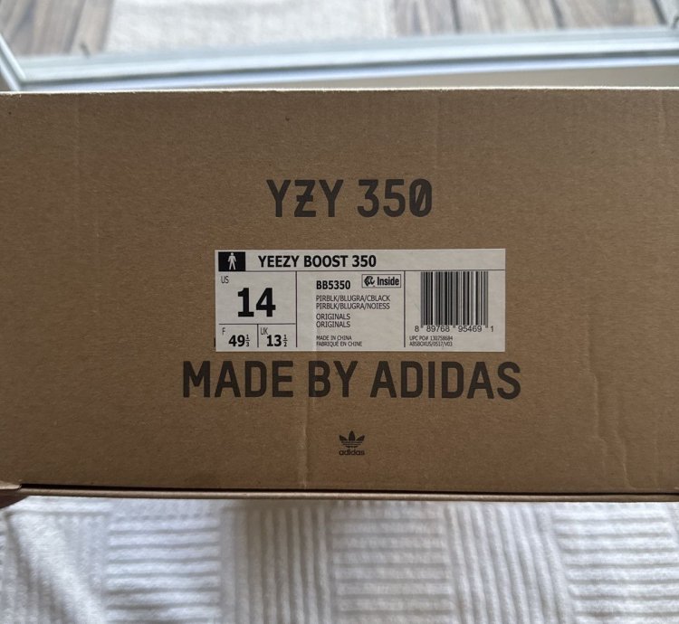 Yeezy 350 - Pirate Black 2023