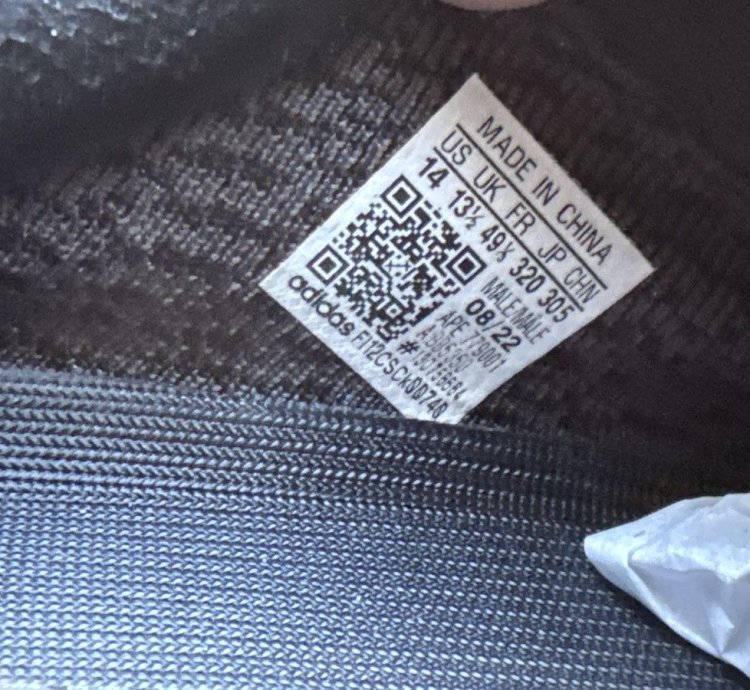 Yeezy 350 - Pirate Black 2023