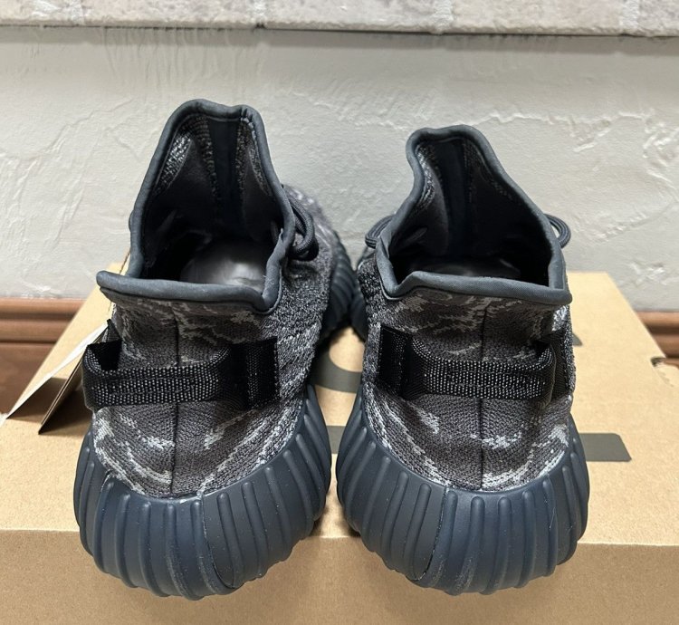 Yeezy 350 Boost V2