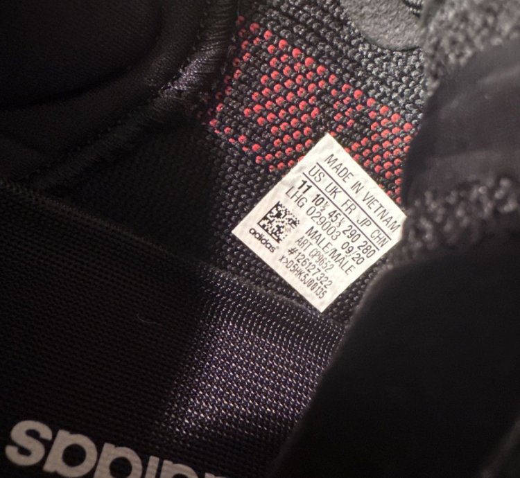 Yeezy 350 Boost V2 Bred Black Red 2020 New