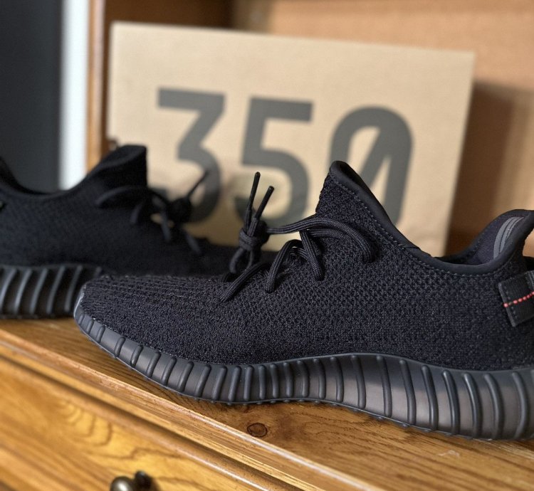 Yeezy 350 Boost V2 Bred Black Red 2020 New