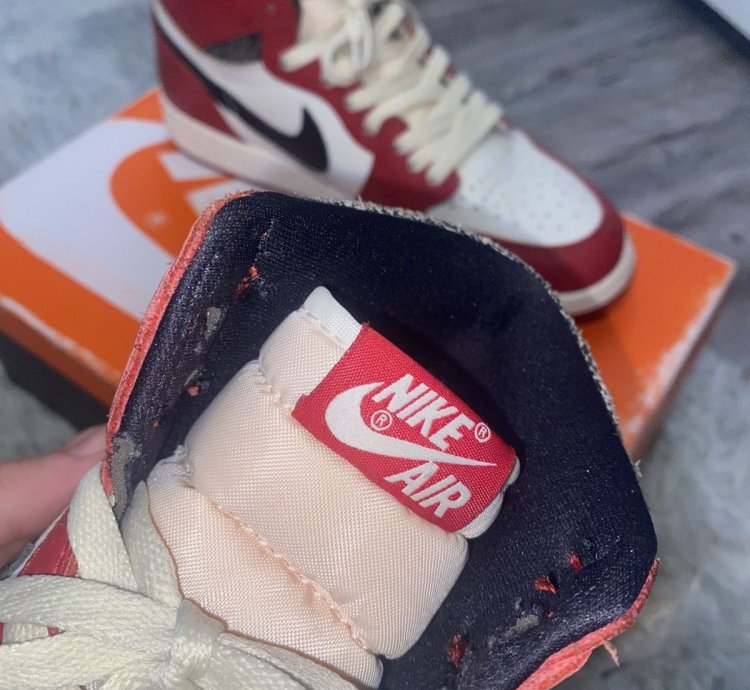 Air Jordan 1 Chicago Lost And Found Size 8 5