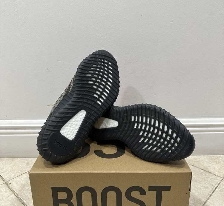 Yeezy 350 Carbon Beluga