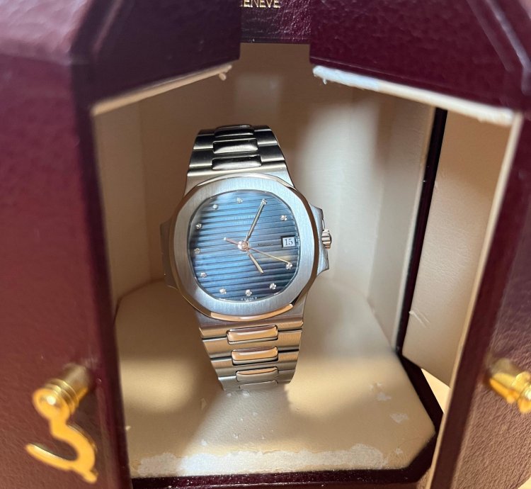 Patek Philippe Nautilus 3800 Factory Diamond Index