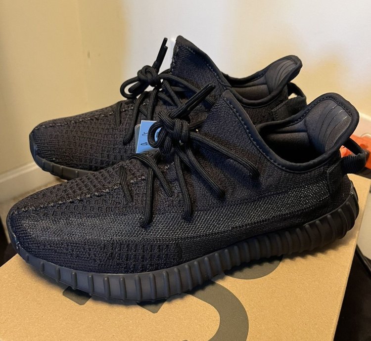 Yeezy 350 Onyx
