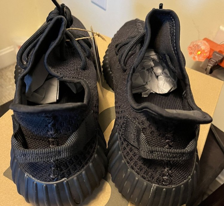 Yeezy 350 Onyx