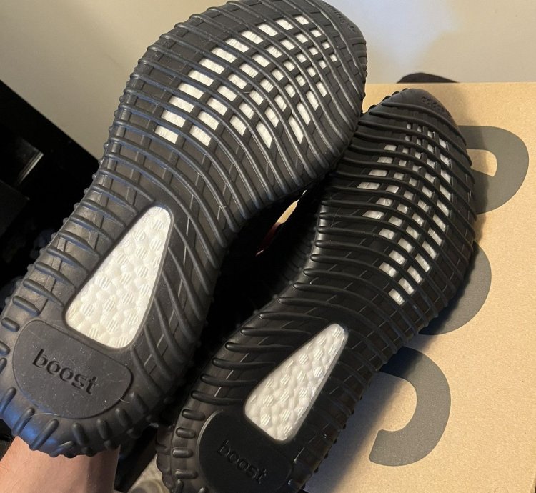 Yeezy 350 Onyx