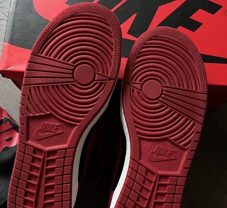 Air Jordan 1 Hi 85