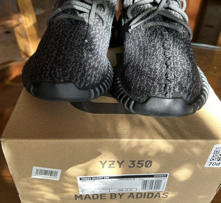 Yeezy 350 Pirate Black V1 2023