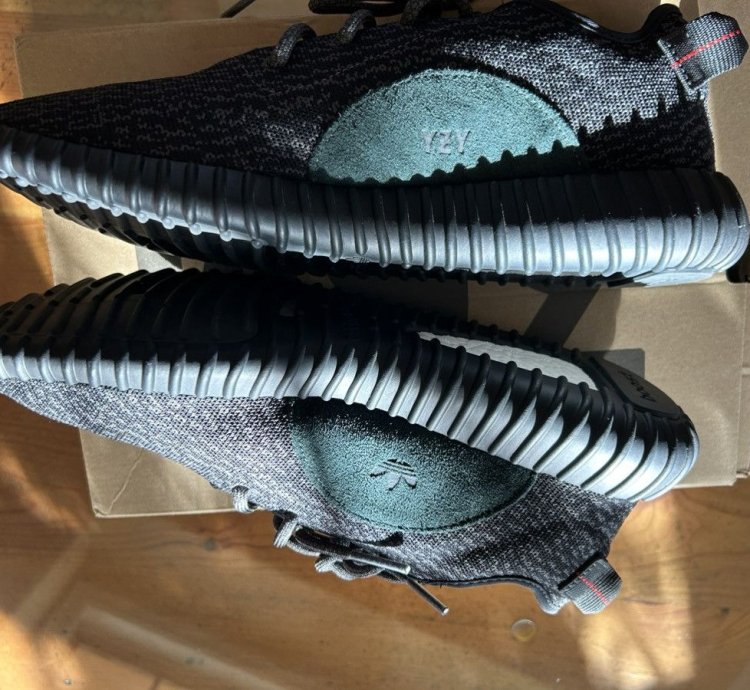 Yeezy 350 Pirate Black V1 2023
