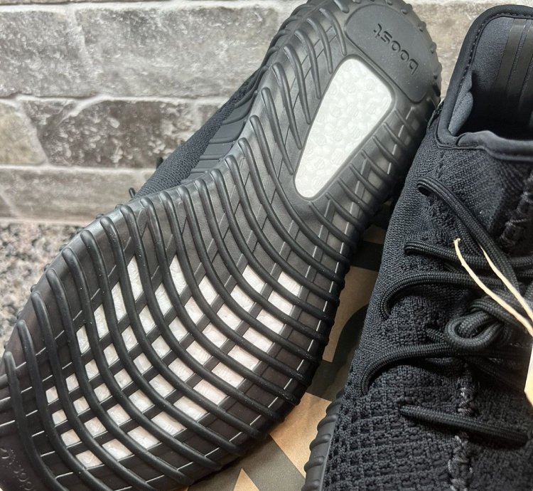 Yeezy 350 V2