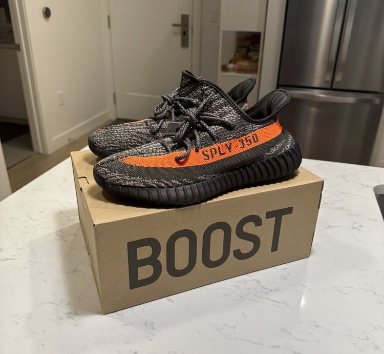 Yeezy 350 V2 - Carbon Beluga Sz M10 5 new