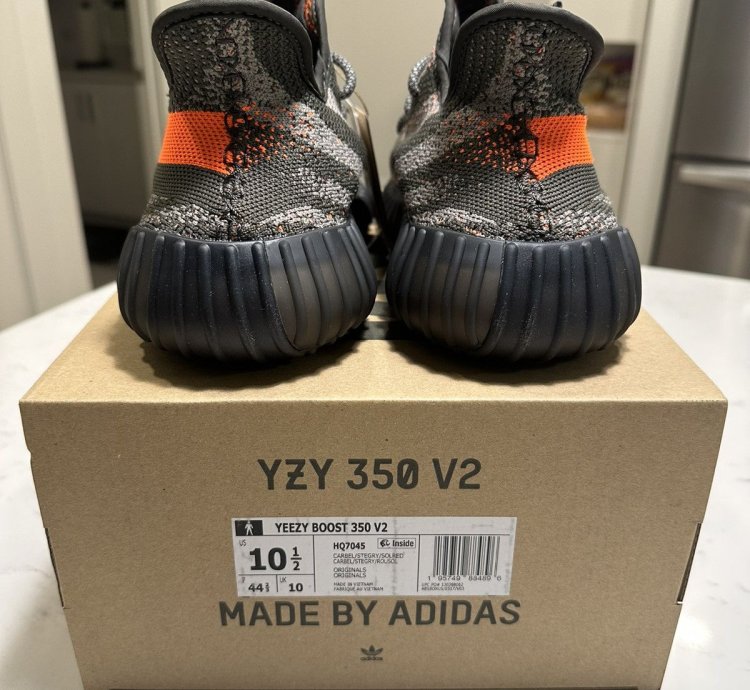 Yeezy 350 V2 - Carbon Beluga Sz M10 5 new