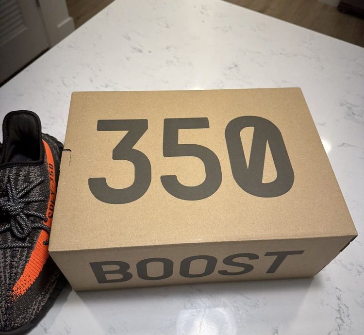 Yeezy 350 V2 - Carbon Beluga Sz M10 5 new