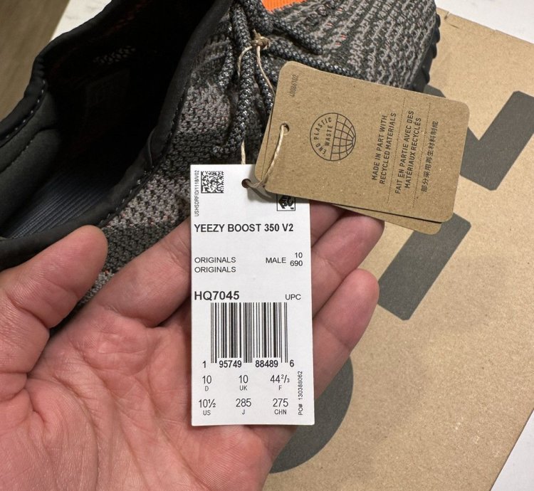 Yeezy 350 V2 - Carbon Beluga Sz M10 5 new