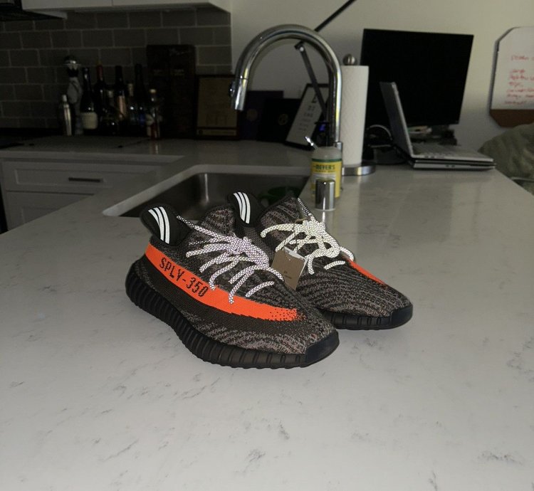 Yeezy 350 V2 - Carbon Beluga Sz M10 5 new