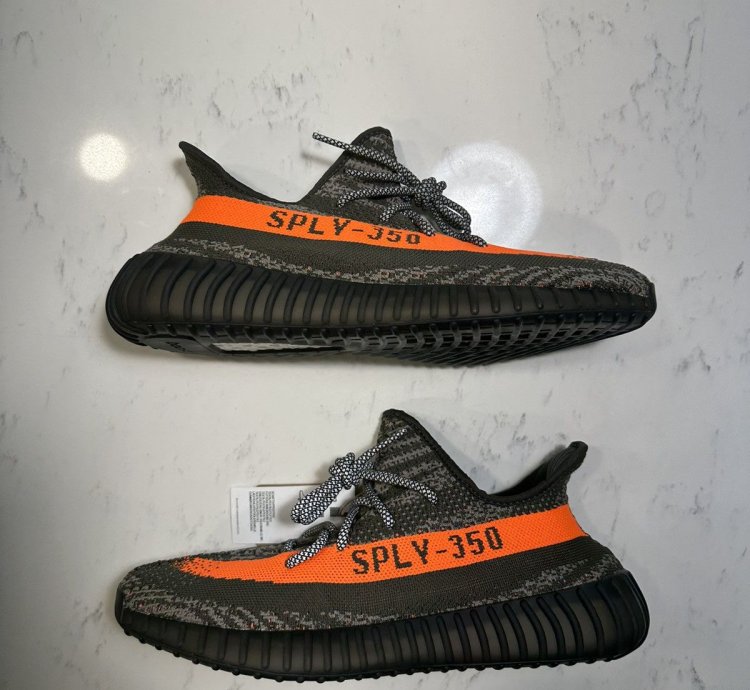 Yeezy 350 V2 - Carbon Beluga Sz M10 5 new