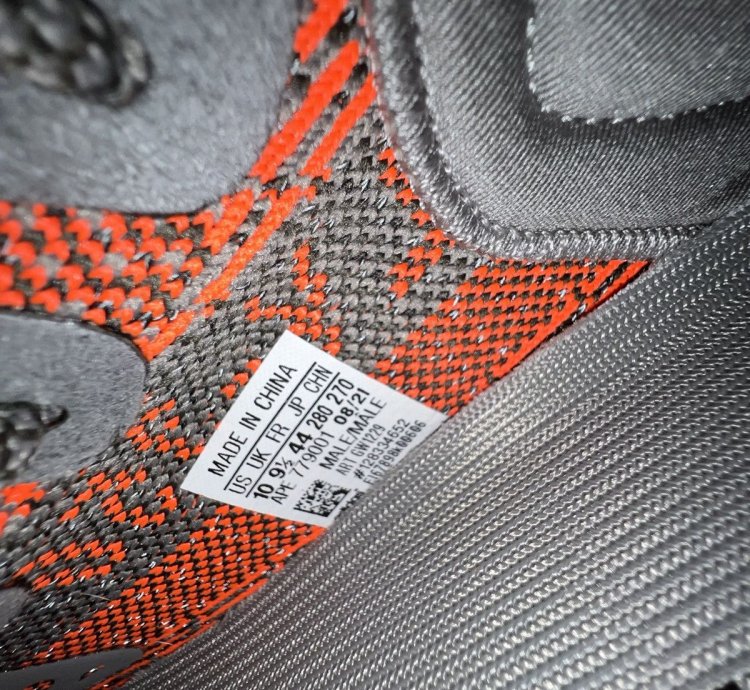 Yeezy 350 V2 Beluga