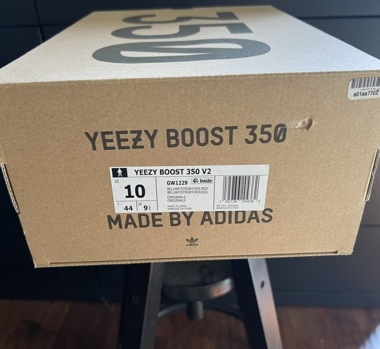 Yeezy 350 V2 Beluga