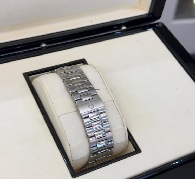 Patek Philippe Nautilus 40mm Blue Del 2011 Excellent Condition Full Set Con Documenti Scatola Patek