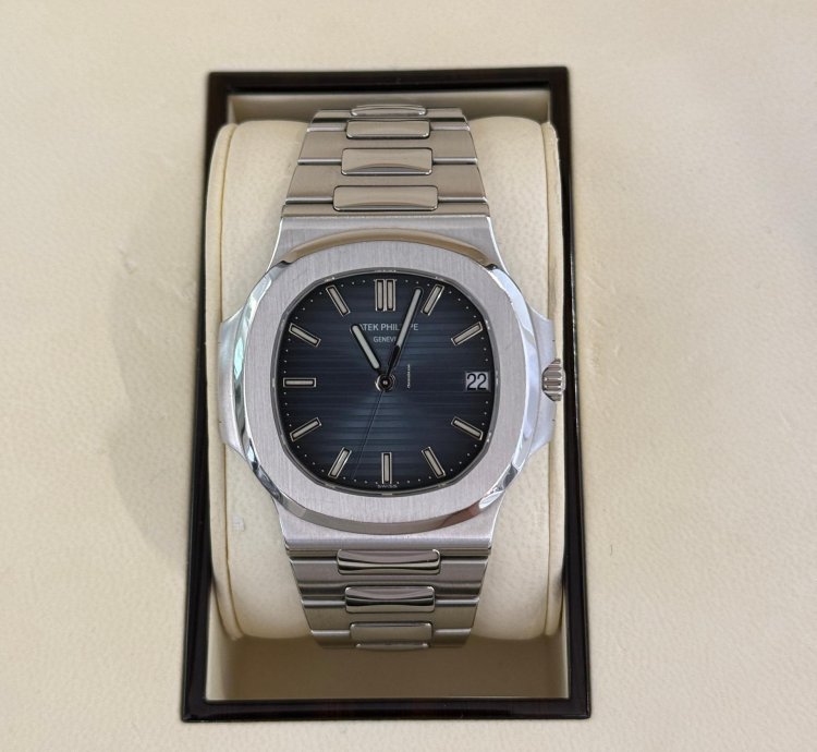Patek Philippe Nautilus 40mm Blue Del 2011 Excellent Condition Full Set Con Documenti Scatola Patek
