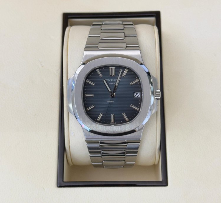 Patek Philippe Nautilus 40mm Blue Del 2011 Excellent Condition Full Set Con Documenti Scatola Patek