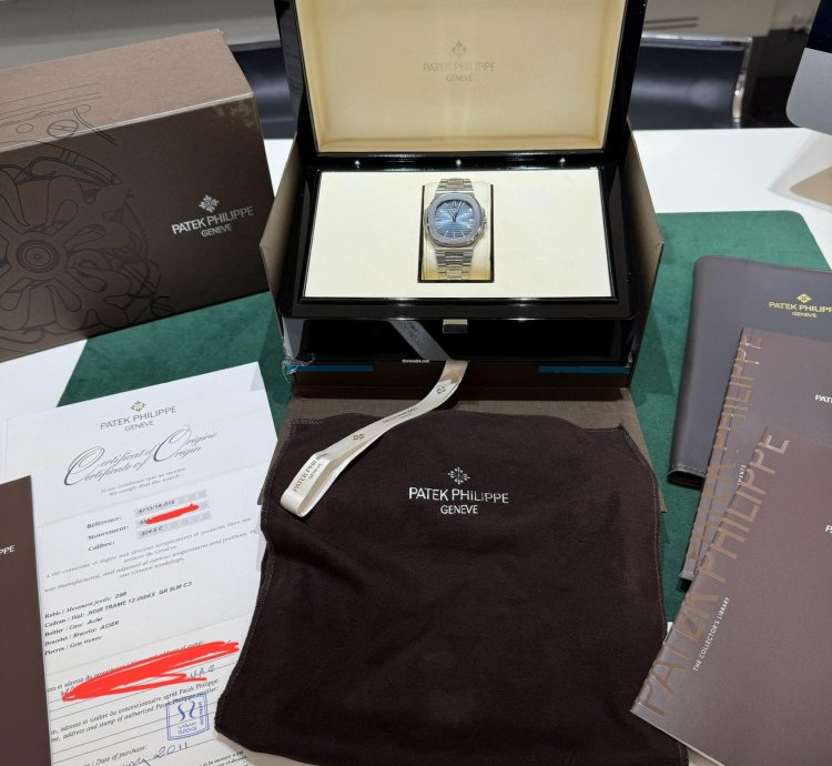 Patek Philippe Nautilus 40mm Blue Del 2011 Excellent Condition Full Set Con Documenti Scatola Patek