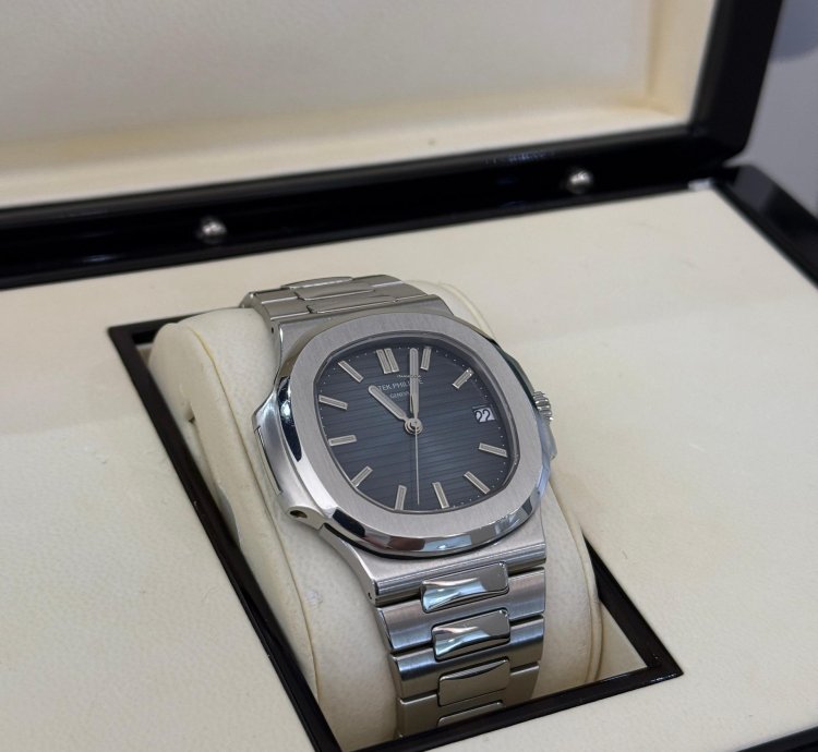 Patek Philippe Nautilus 40mm Blue Del 2011 Excellent Condition Full Set Con Documenti Scatola Patek