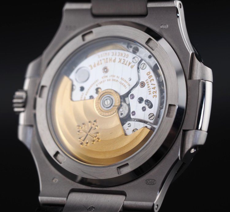 Patek Philippe Nautilus 40mm Full Set Nautilus 5711g-001