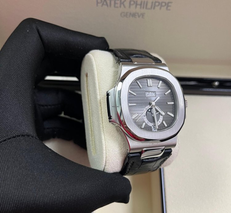 Patek Philippe Nautilus 40mm Stainless Steel 5726