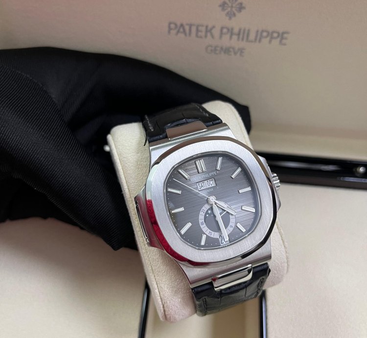 Patek Philippe Nautilus 40mm Stainless Steel 5726