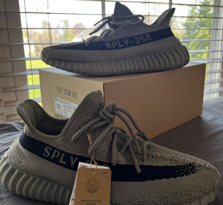 Yeezy 350 V2 Granite Adidas - Size 10 5 Ds