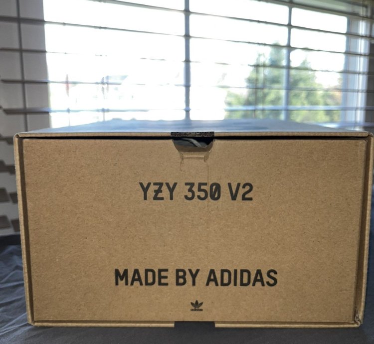 Yeezy 350 V2 Granite Adidas - Size 10 5 Ds