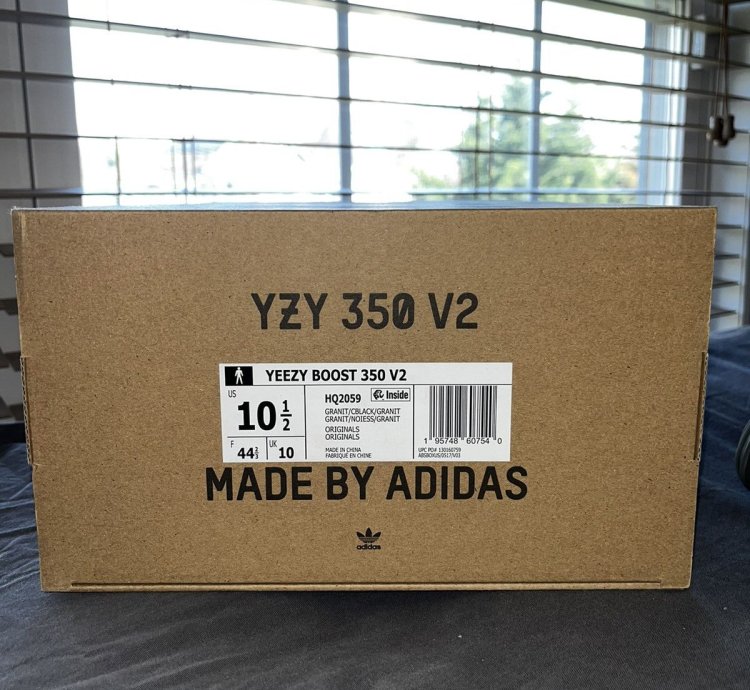 Yeezy 350 V2 Granite Adidas - Size 10 5 Ds