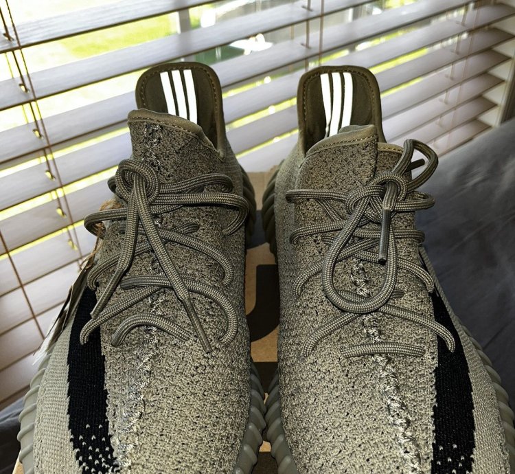 Yeezy 350 V2 Granite Adidas - Size 10 5 Ds