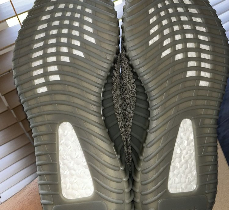 Yeezy 350 V2 Granite Adidas - Size 10 5 Ds