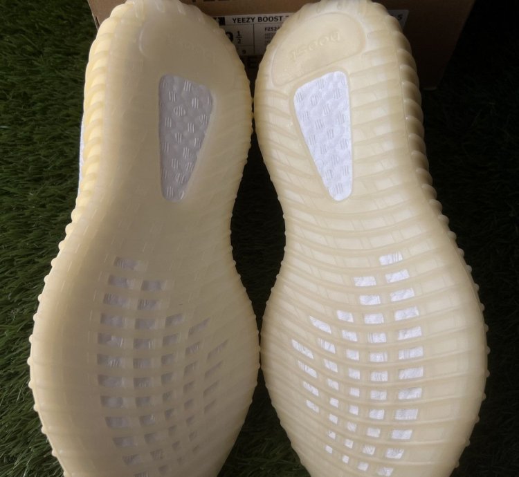 Yeezy 350 V2 Natural Size 9 5 Brand New