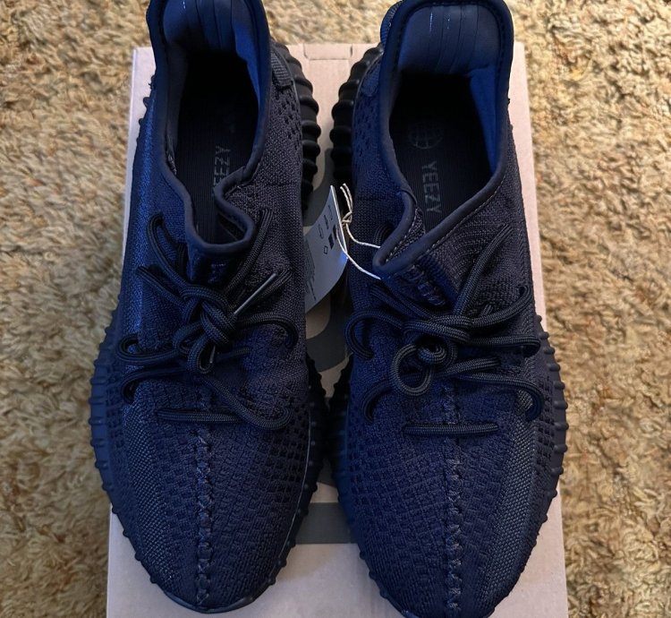 Yeezy 350 V2 Onyx