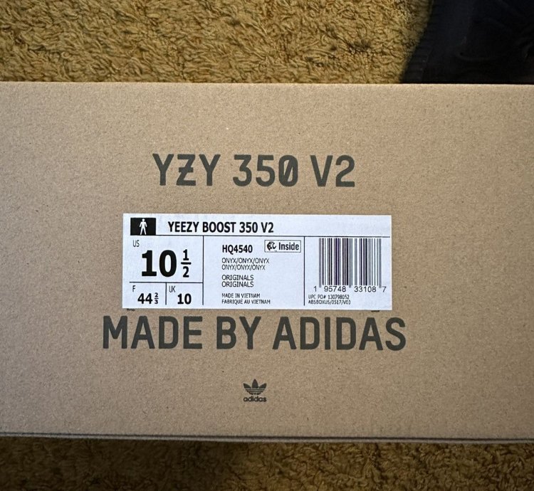 Yeezy 350 V2 Onyx
