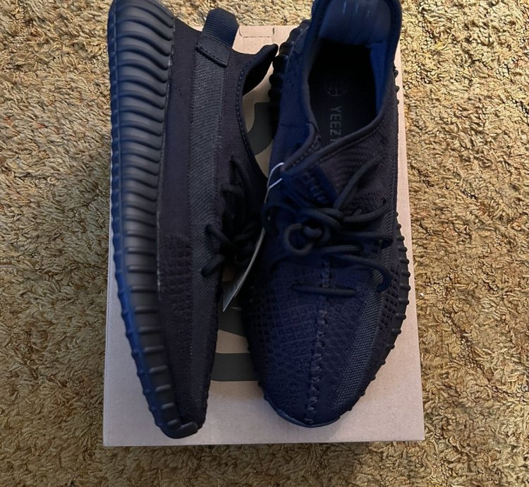 Yeezy 350 V2 Onyx