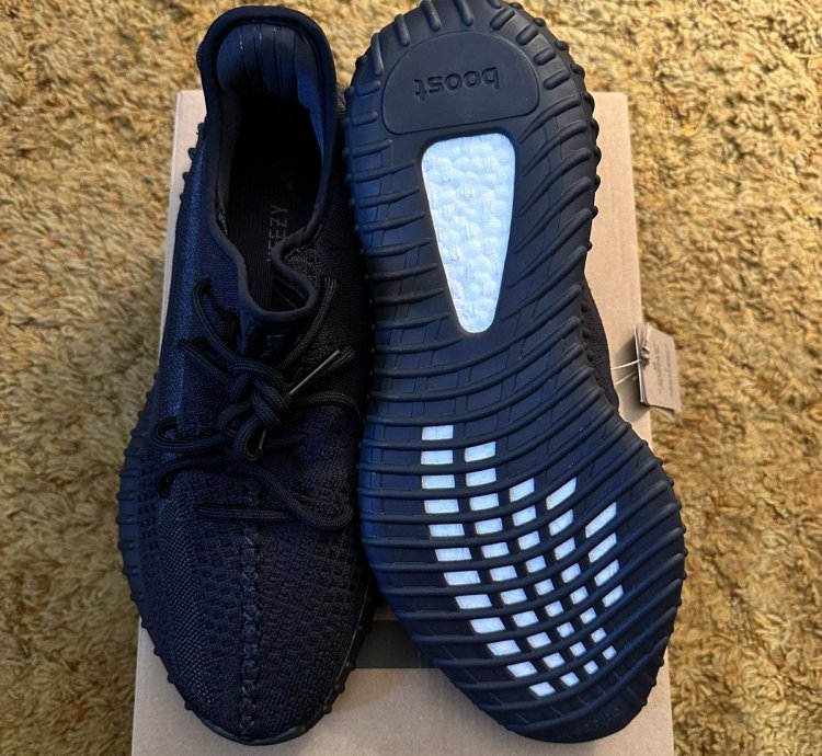 Yeezy 350 V2 Onyx