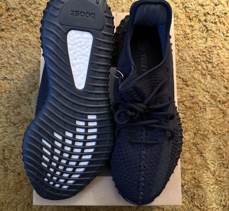 Yeezy 350 V2 Onyx