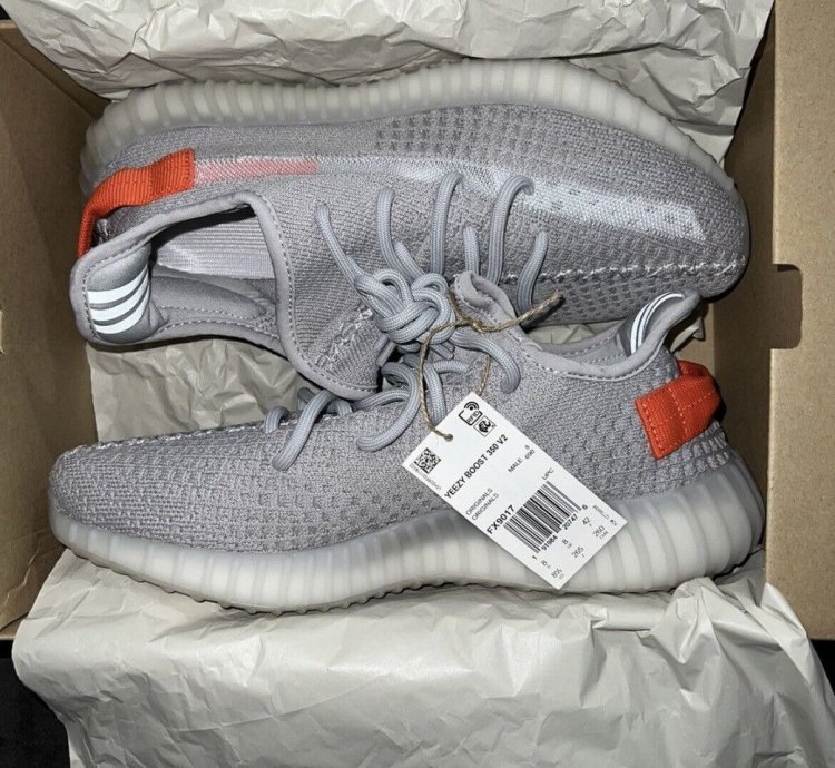 Yeezy 350 V2 Tail Light Adidas - Size 8